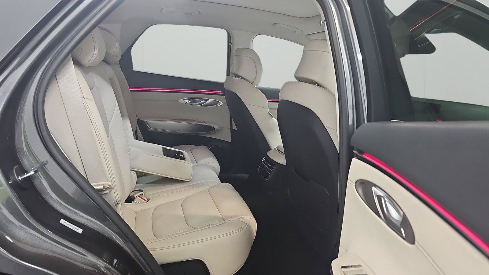 New 2027 Genesis GV70 2.5T Select AWD/4WD image 13