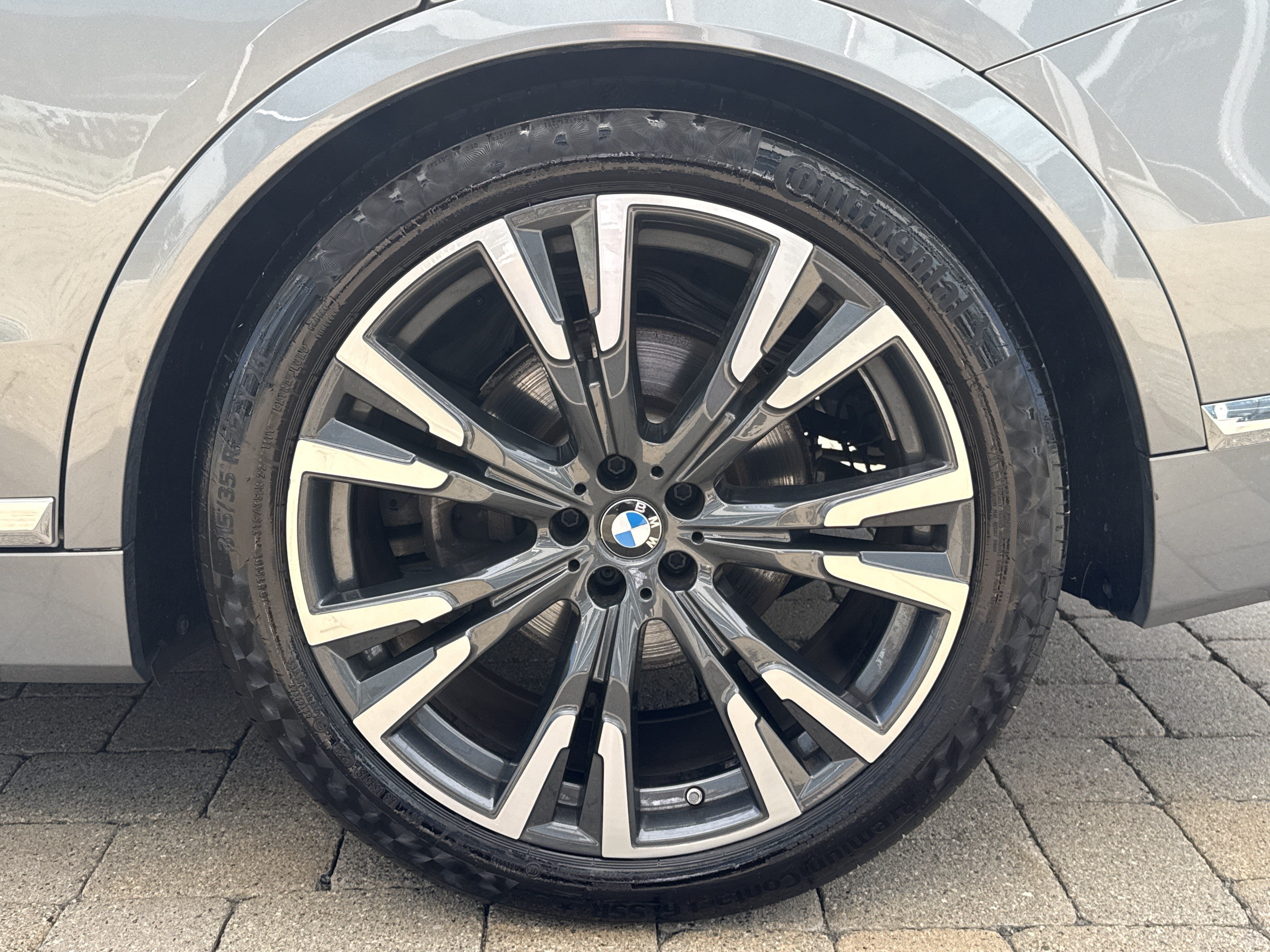 Used 2024 BMW X7 xDrive40i w/ Premium Package AWD/4WD image 31
