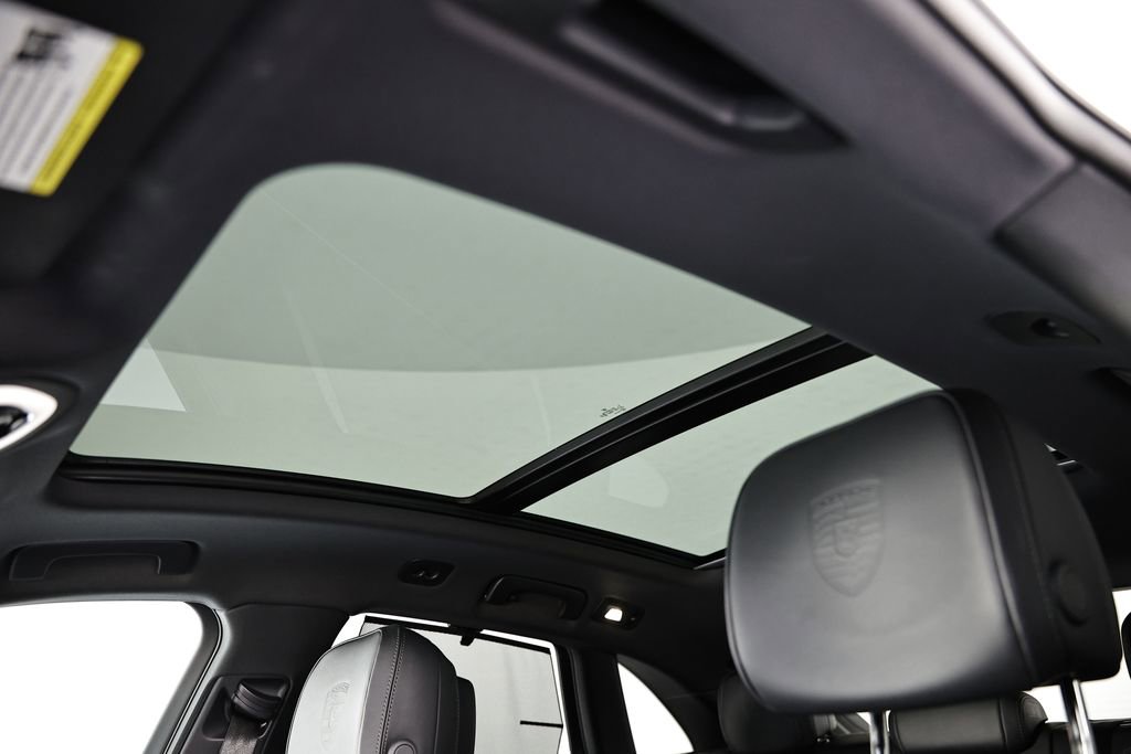 Certified 2026 Porsche Macan image 18