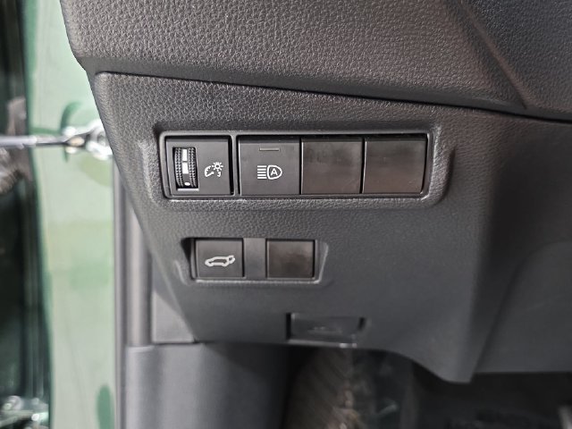 Used 2024 Toyota Corolla Cross XLE w/ Convenience Package AWD/4WD image 26