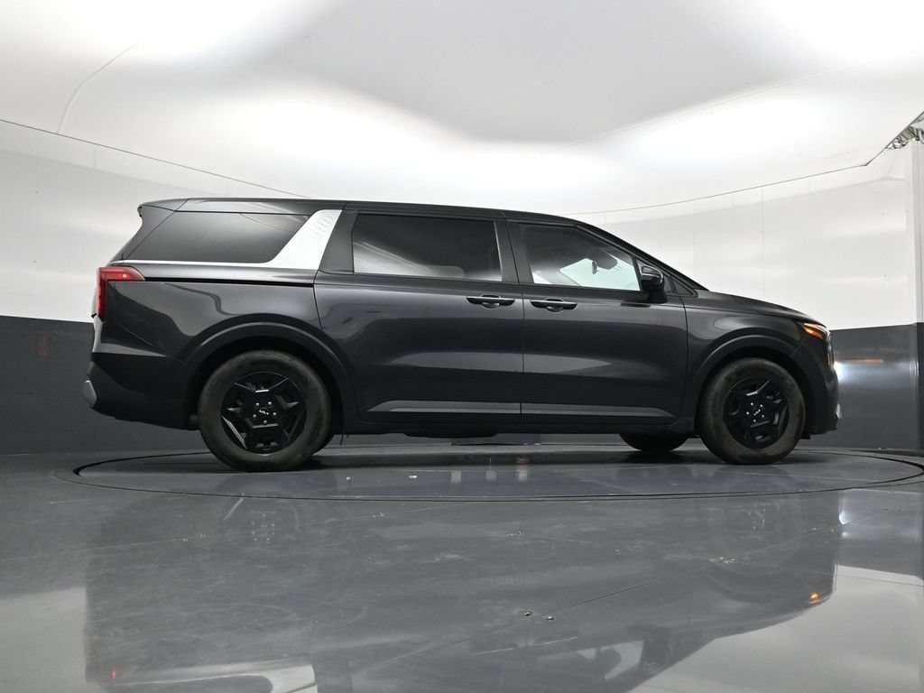 Used 2025 Kia Carnival FWD image 27