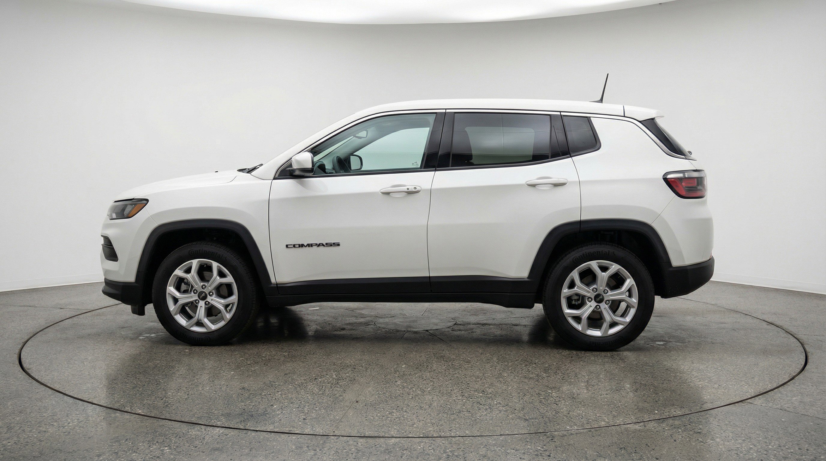 Used 2025 Jeep Compass Latitude image 5
