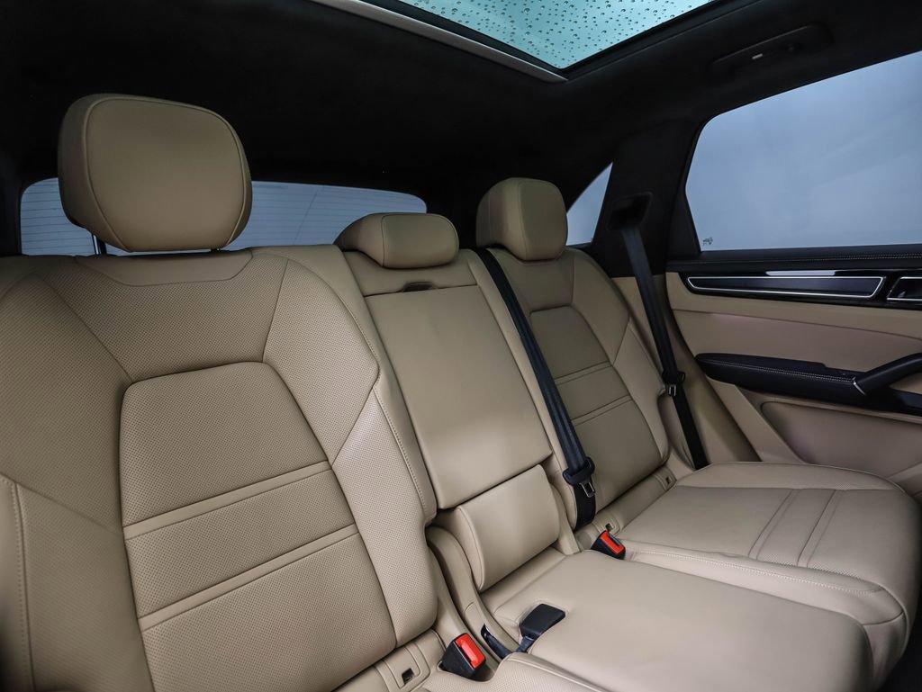 Used 2022 Porsche Cayenne GTS image 27