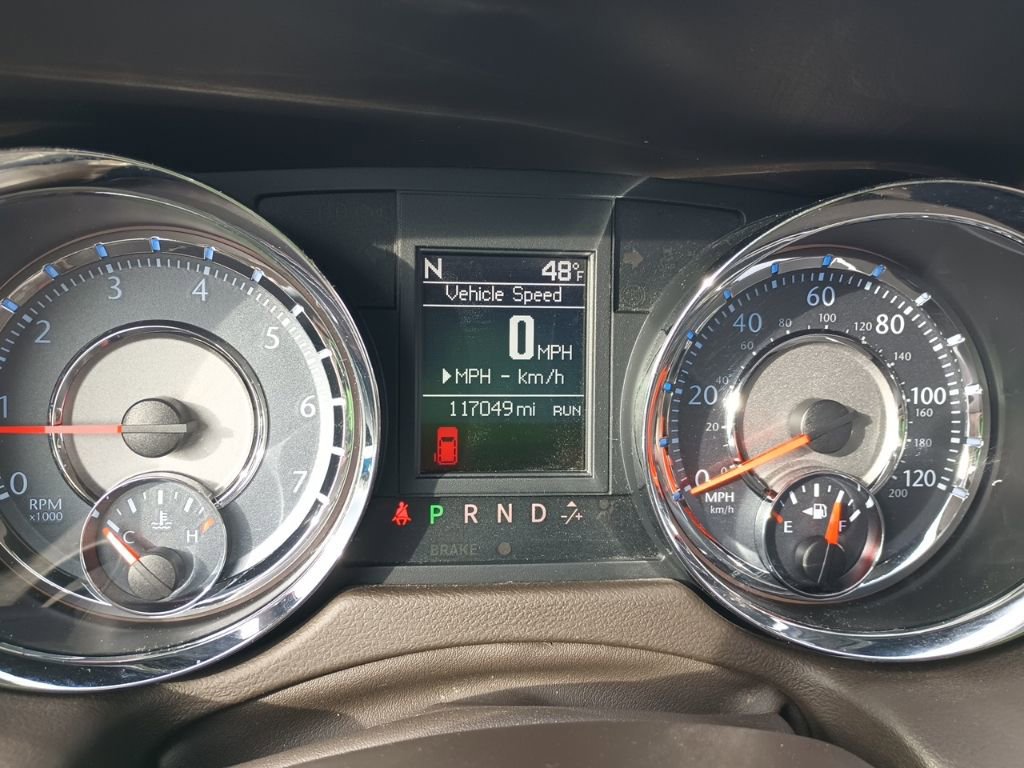 Used 2014 Chrysler Town & Country Touring-L w/ Driver Convenience Group image 12