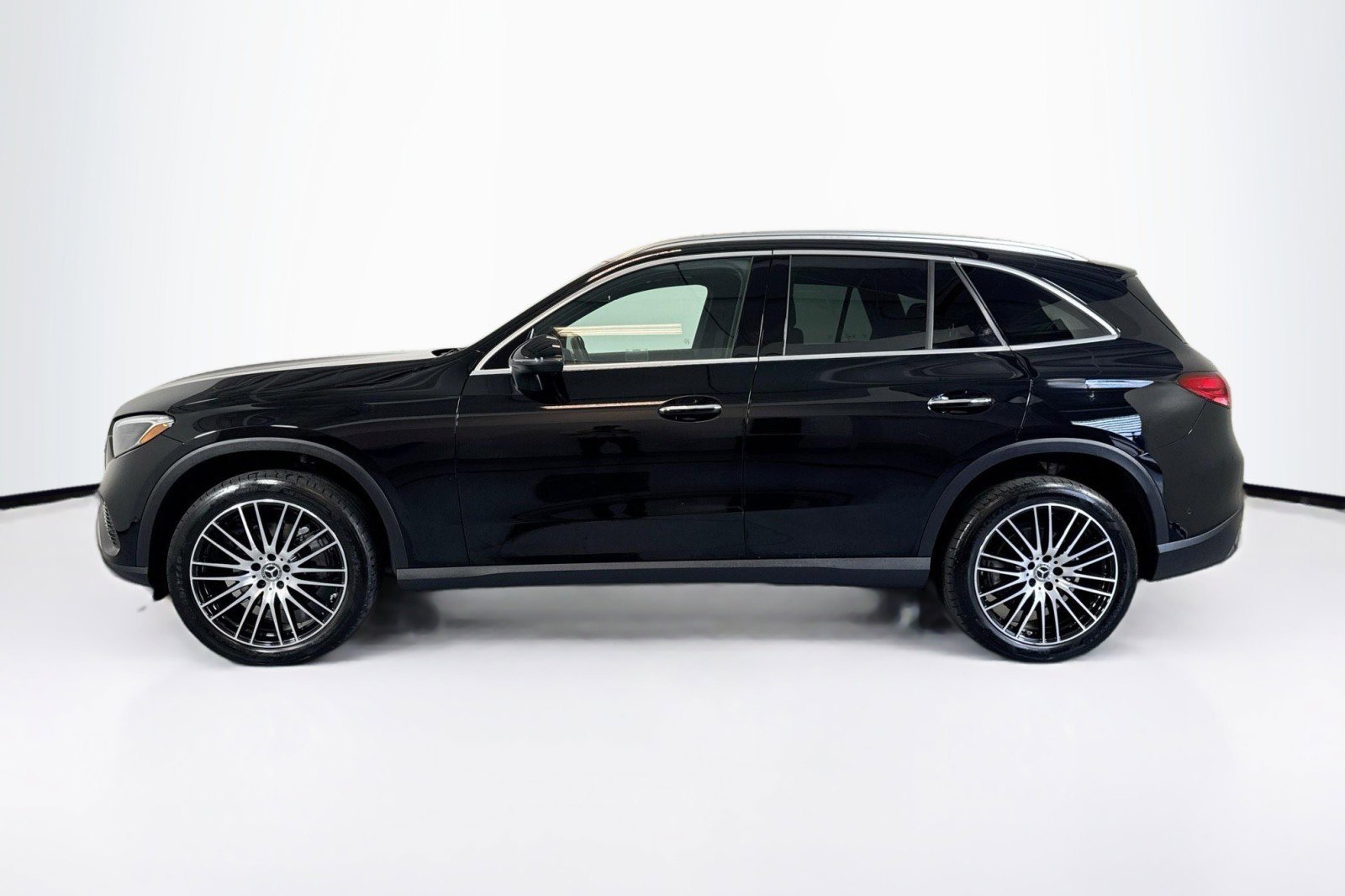 Used 2024 Mercedes-Benz GLC 300 4MATIC image 8