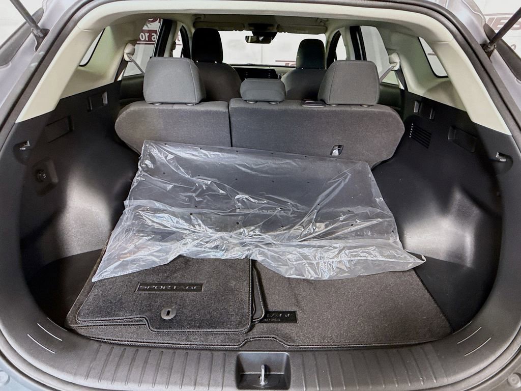 Used 2024 Kia Sportage LX image 27