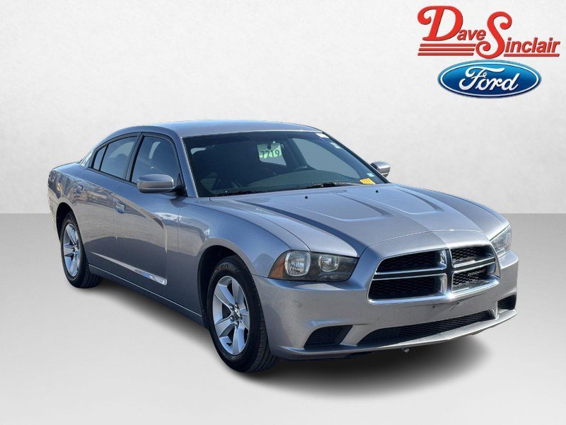 Used 2013 Dodge Charger SE RWD image 4