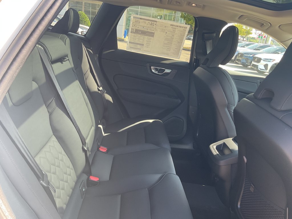 New 2027 Volvo XC60 B5 Core AWD/4WD image 16