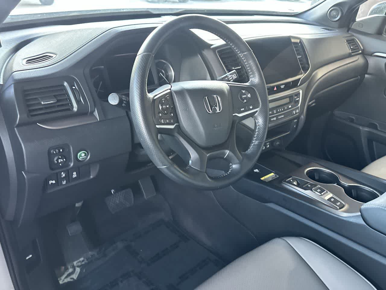 Used 2025 Honda Passport EX-L image 13