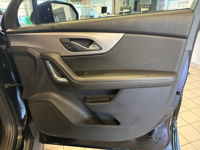 Used 2025 Chevrolet Blazer LT w/ Convenience Package FWD image 30