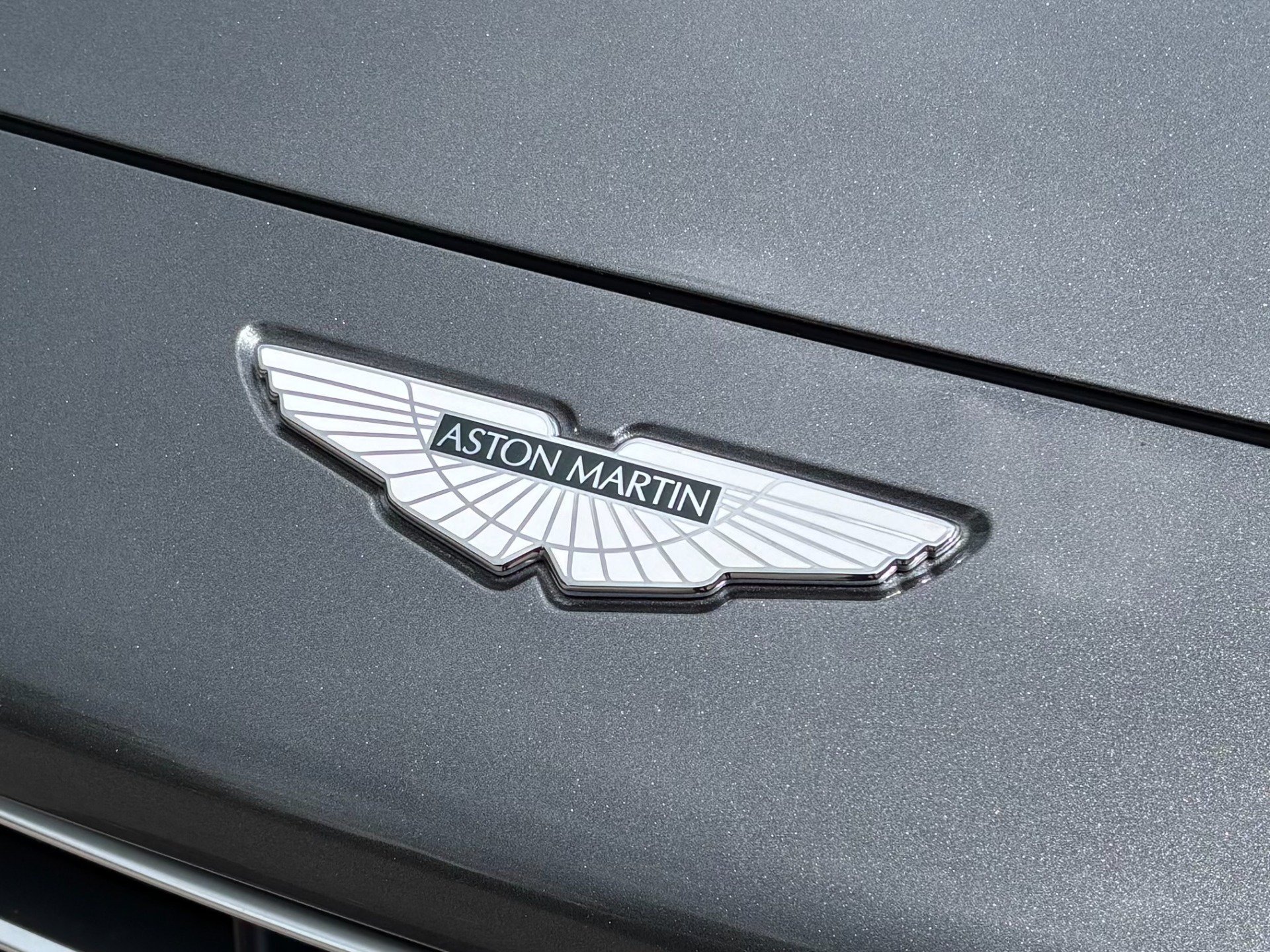 Used 2021 Aston Martin DBX AWD/4WD image 39