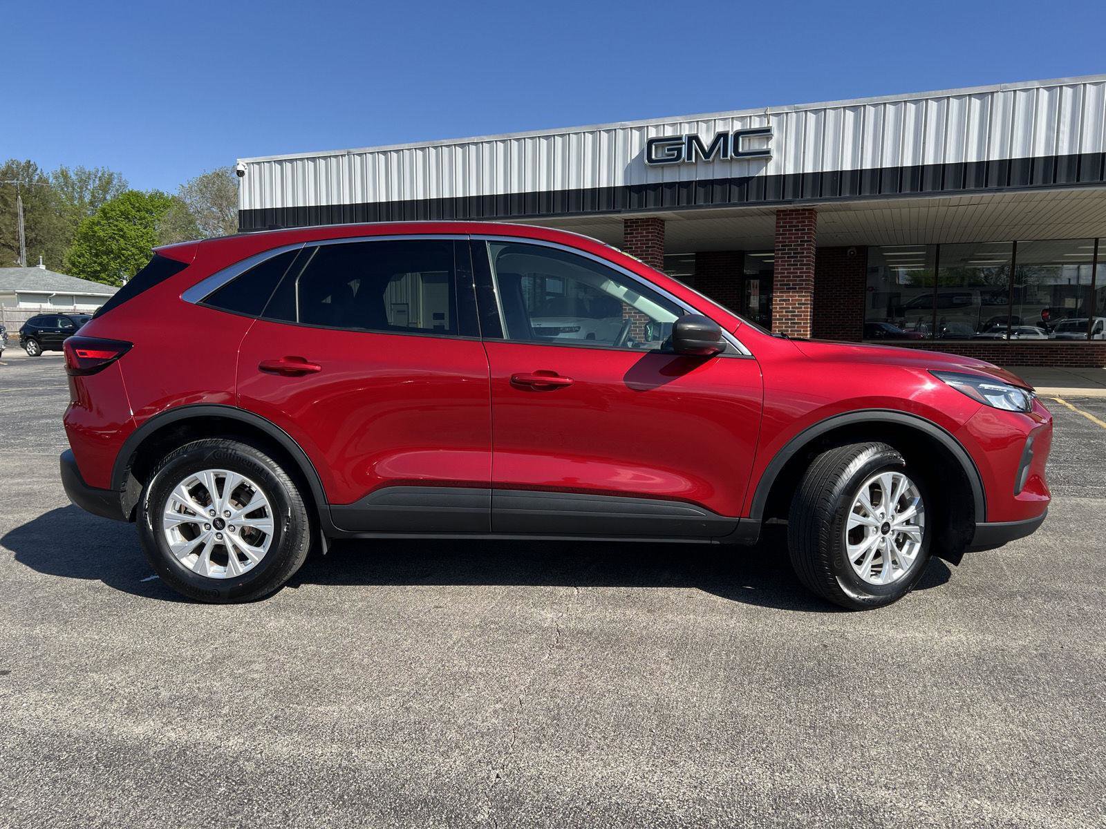 Used 2023 Ford Escape Active w/ Tech Pack #1 AWD/4WD image 3