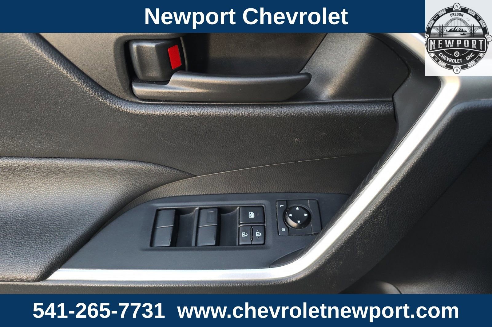 Used 2020 Toyota RAV4 LE image 12