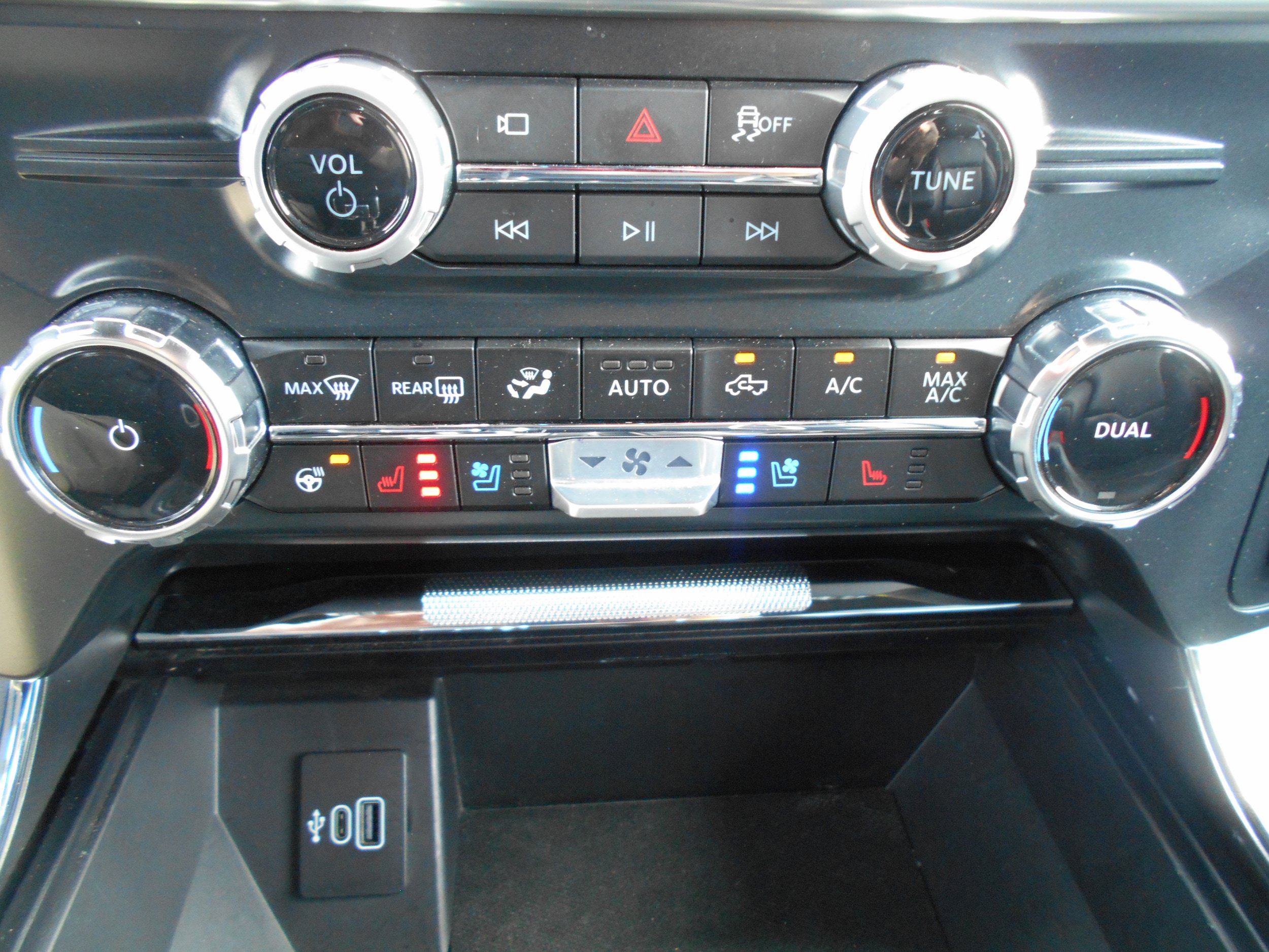 Certified 2025 Ford F150 Lariat w/ Tow/Haul Package AWD/4WD image 12