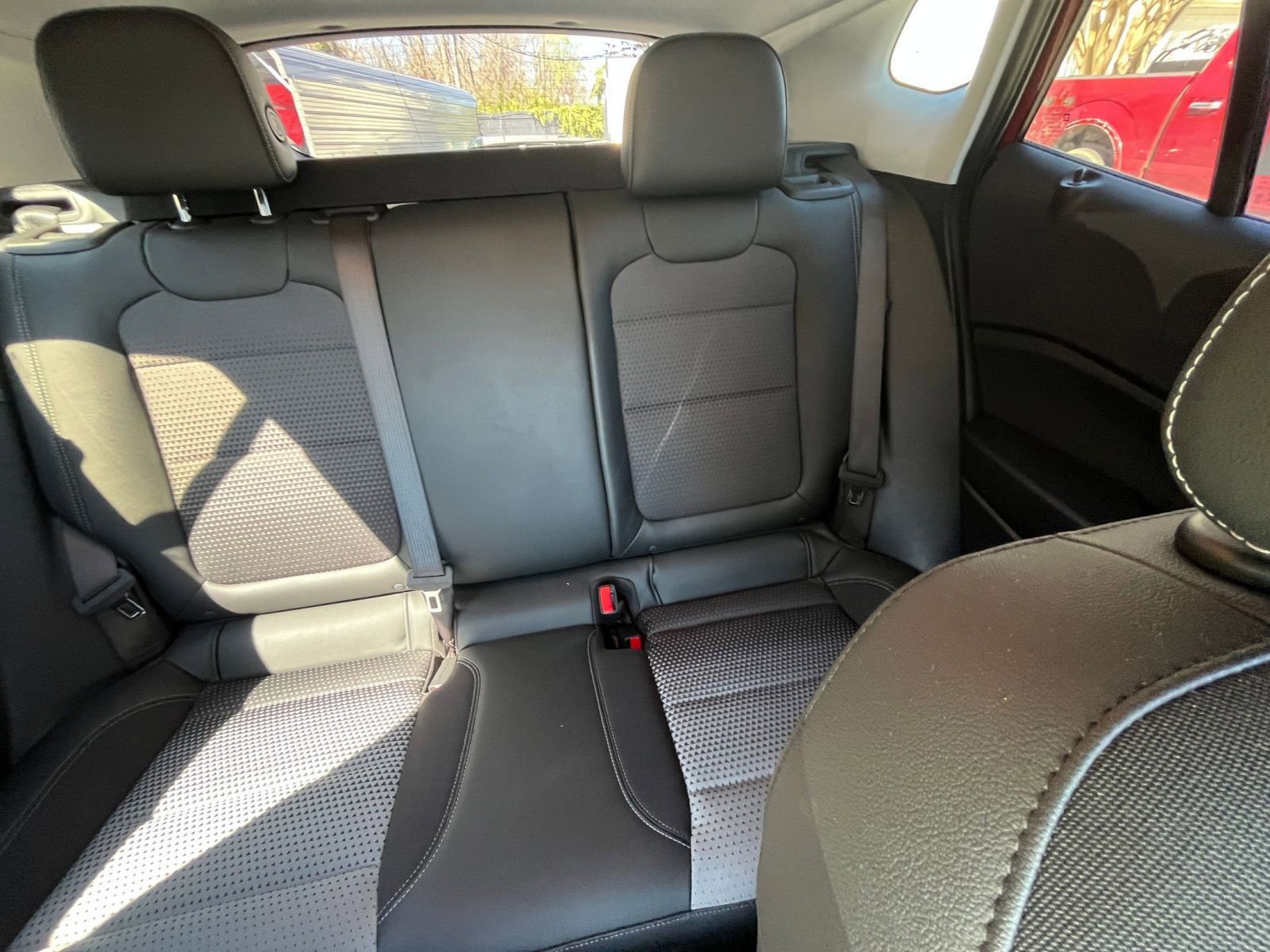 Used 2025 Chevrolet Trax LT FWD image 34