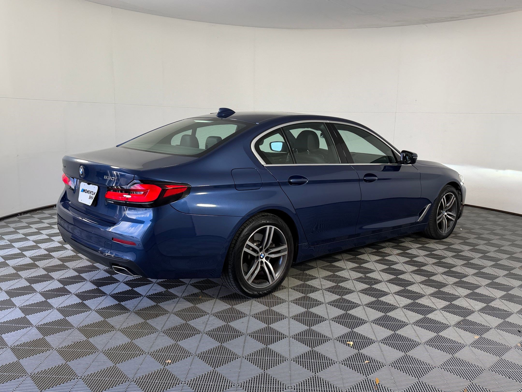 Used 2021 BMW 530i xDrive w/ Convenience Package image 9