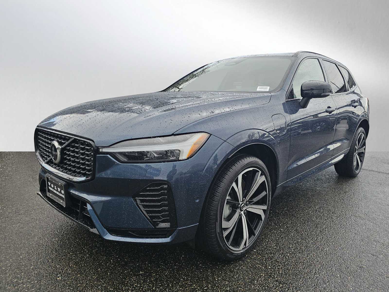 Certified 2025 Volvo XC60 T8 Ultra w/ Protection Package Premier image 7