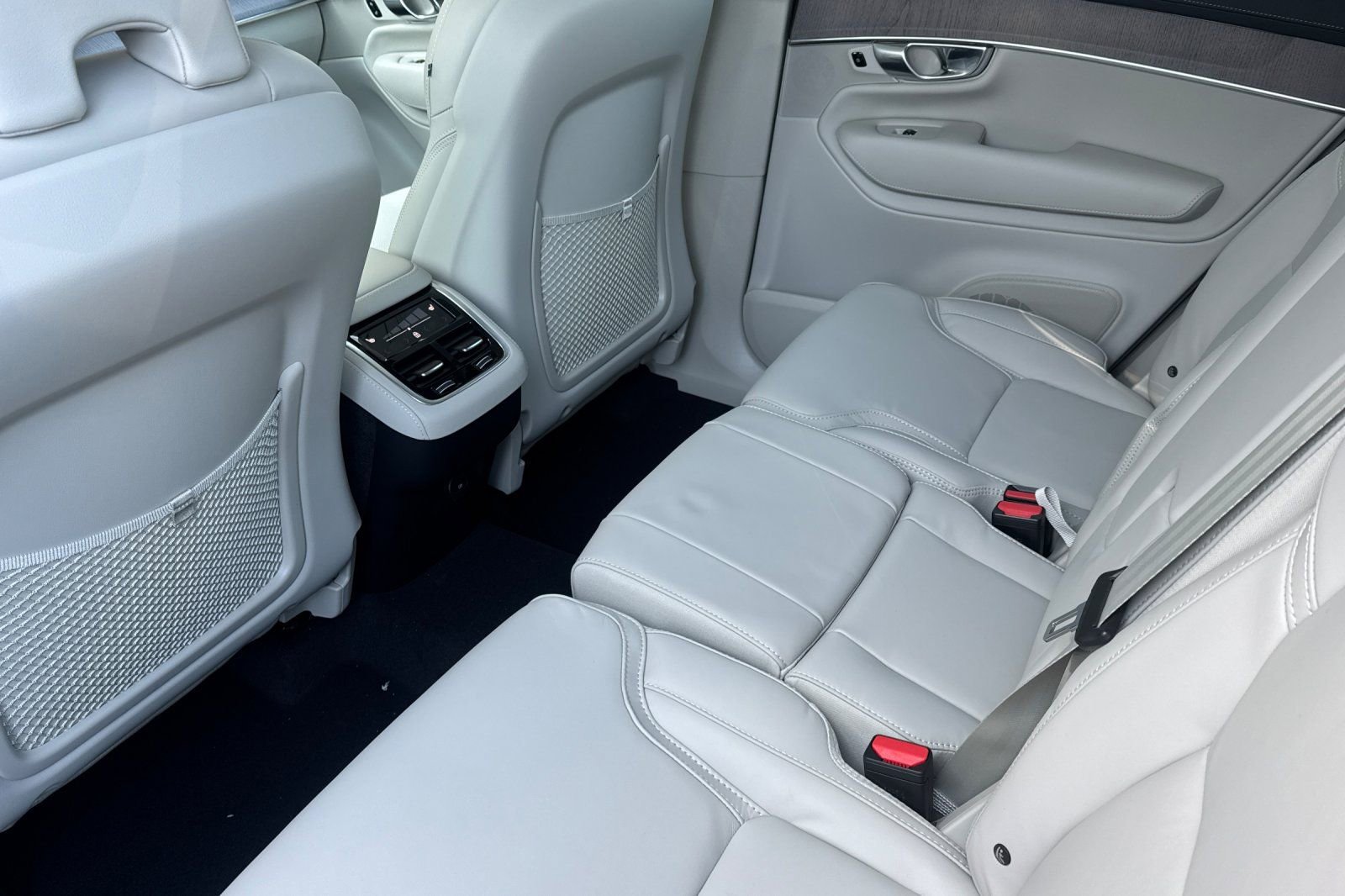 New 2026 Volvo XC90 B6 Ultra w/ Protection Package AWD/4WD image 12
