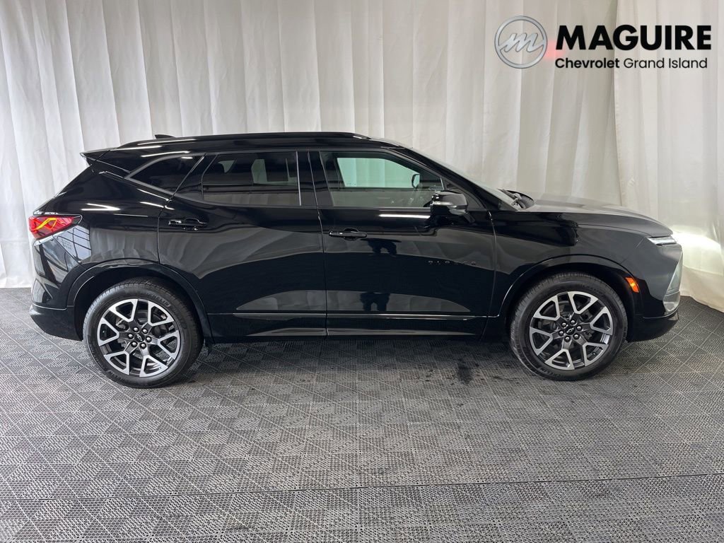 Used 2024 Chevrolet Blazer RS w/ LPO, Floor Liner Package FWD image 2