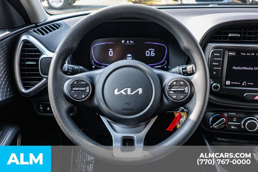 Used 2025 Kia Soul LX w/ LX Technology Package FWD image 30