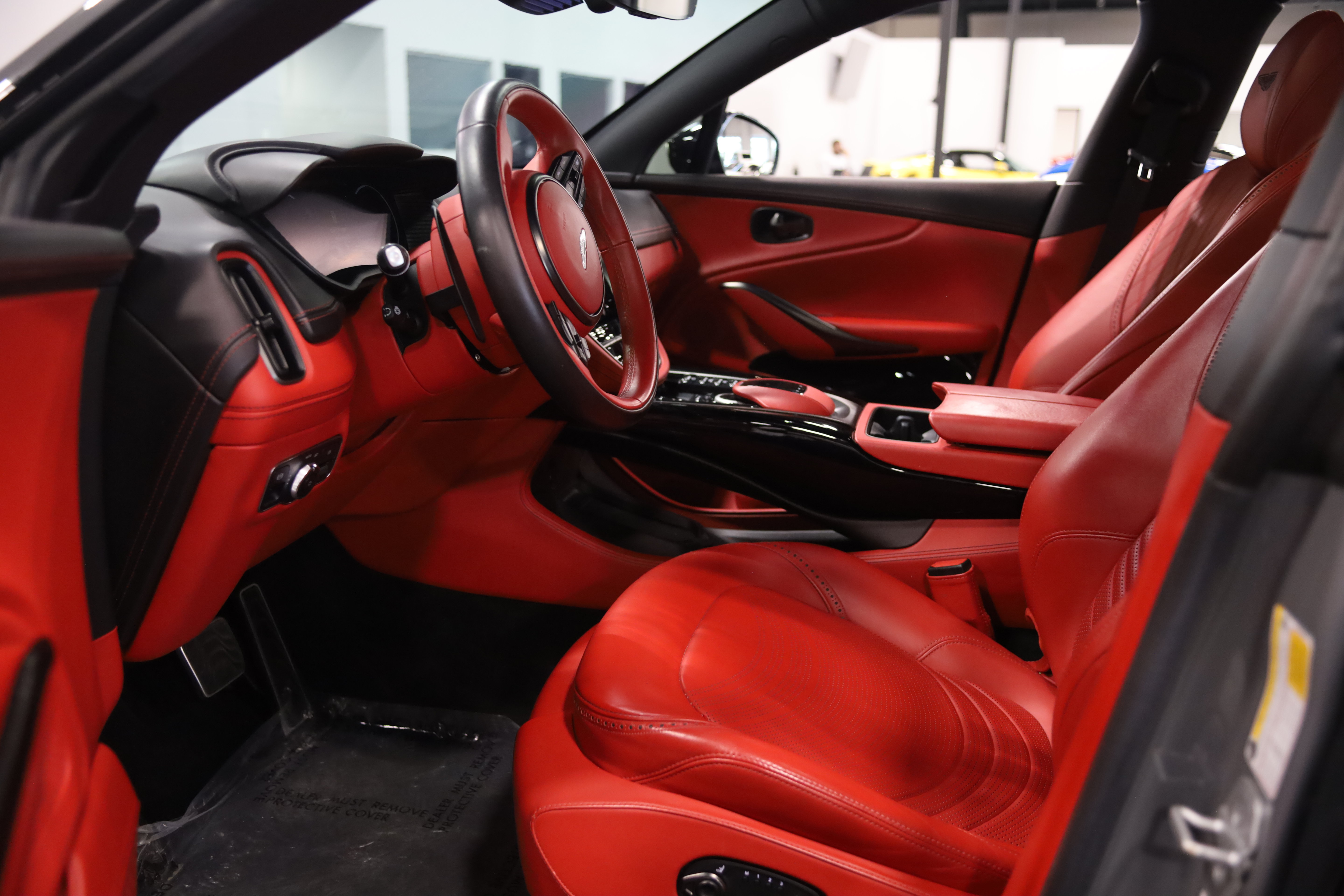 Used 2022 Aston Martin DBX AWD/4WD image 16
