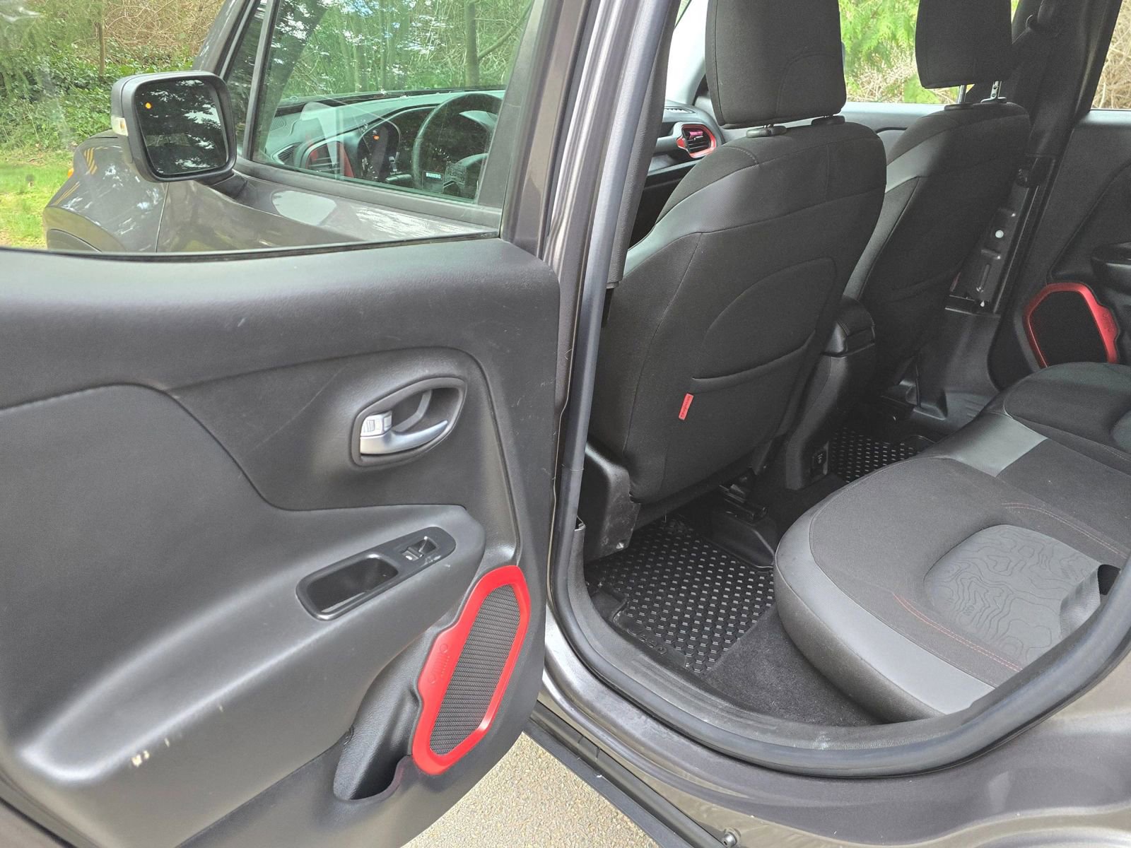 Used 2016 Jeep Renegade Trailhawk AWD/4WD image 18