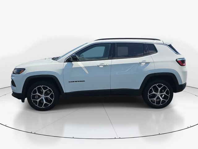 Used 2024 Jeep Compass Latitude AWD/4WD image 6