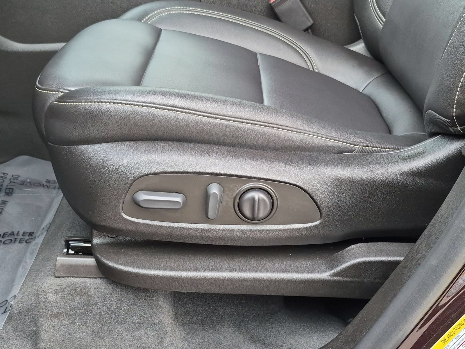 Used 2023 Chevrolet Traverse LT FWD image 22