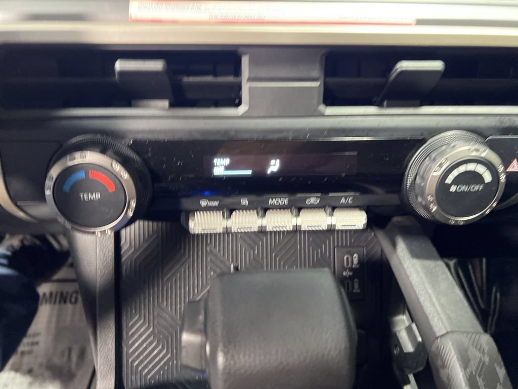 Used 2024 Toyota Tacoma SR5 AWD/4WD image 30