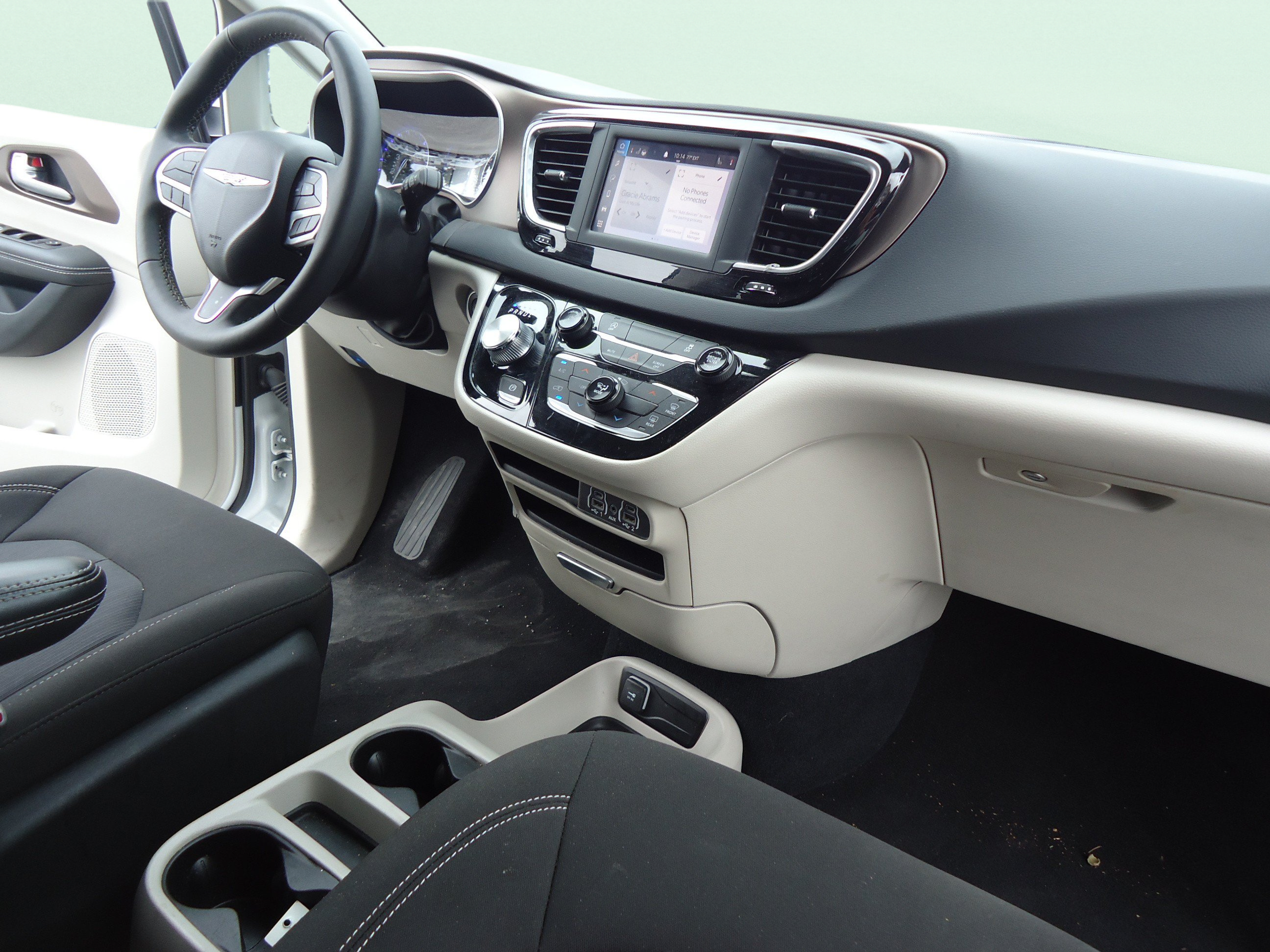 Used 2023 Chrysler Voyager LX FWD image 32