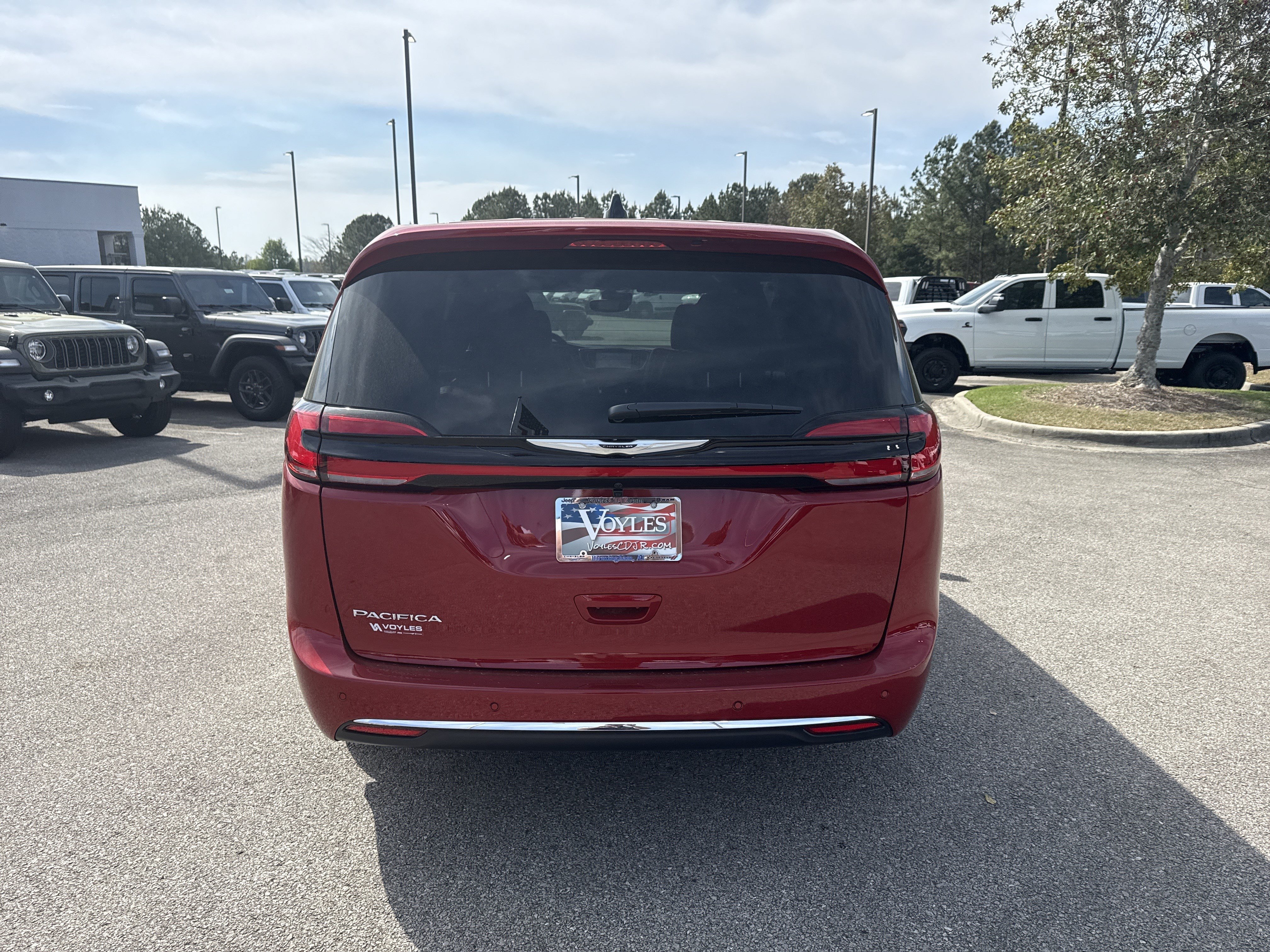New 2026 Chrysler Pacifica Select FWD image 6