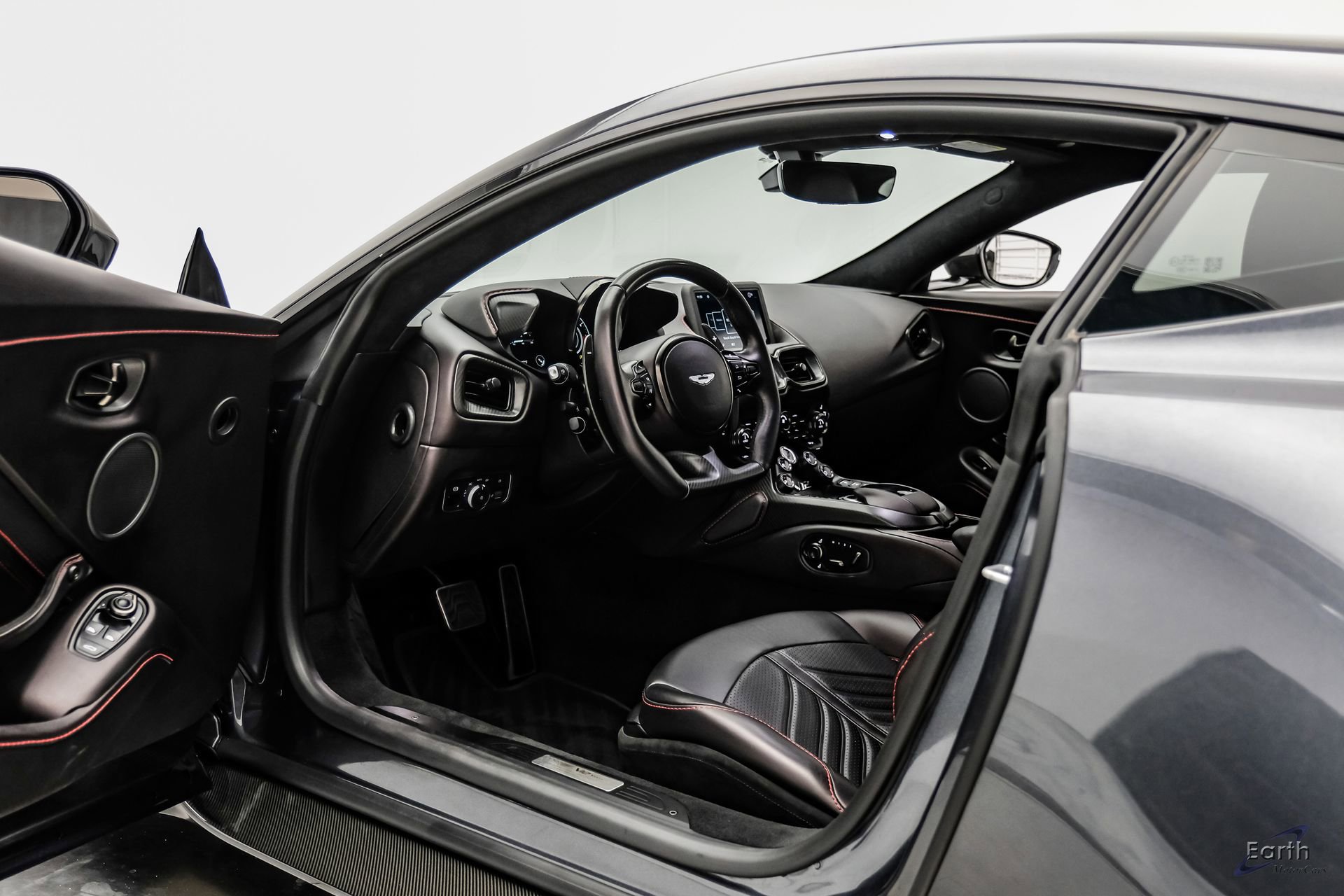 Used 2023 Aston Martin V12 Vantage RWD image 39