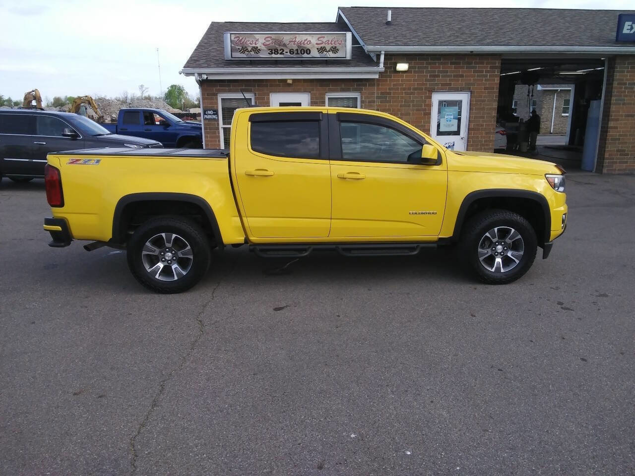Used 2015 Chevrolet Colorado Z71 w/ Trail Boss Edition AWD/4WD image 2
