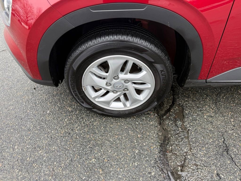 Certified 2025 Hyundai Venue SE image 10