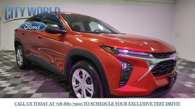 Used 2024 Chevrolet Trax LS w/ Driver Confidence Package image 2