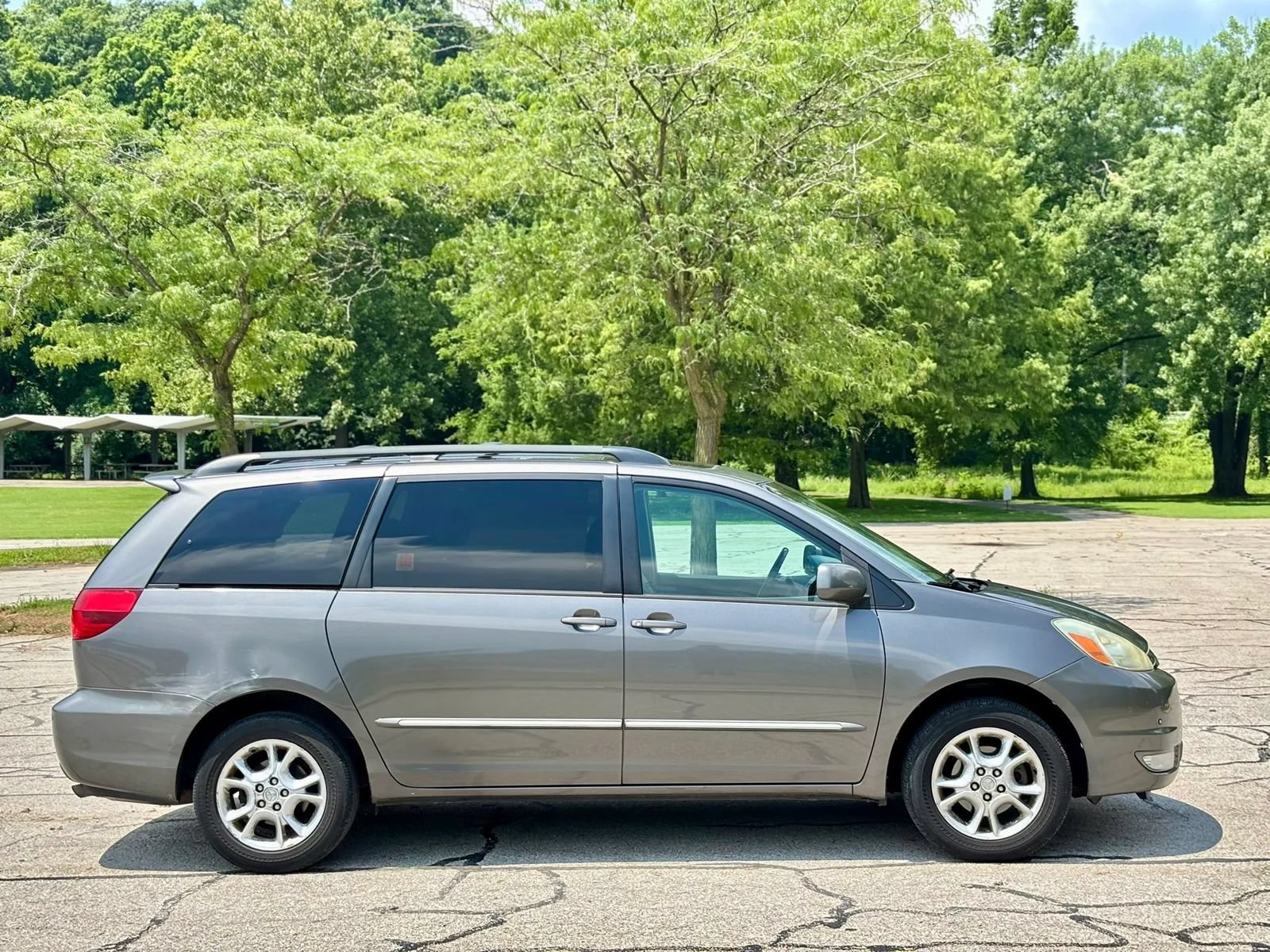 Used 2005 Toyota Sienna XLE Limited AWD/4WD image 4