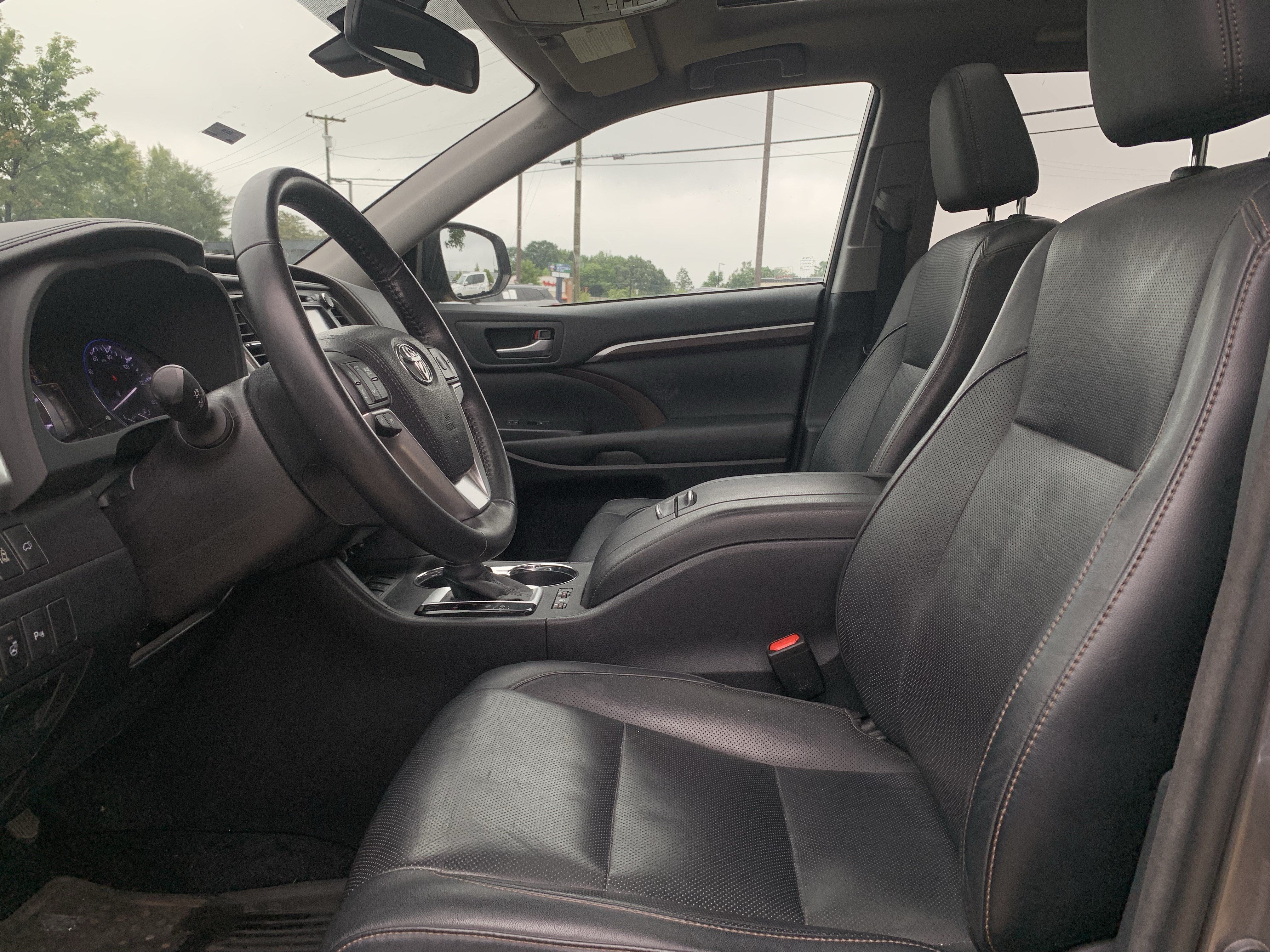 Used 2015 Toyota Highlander Limited Platinum AWD/4WD image 16