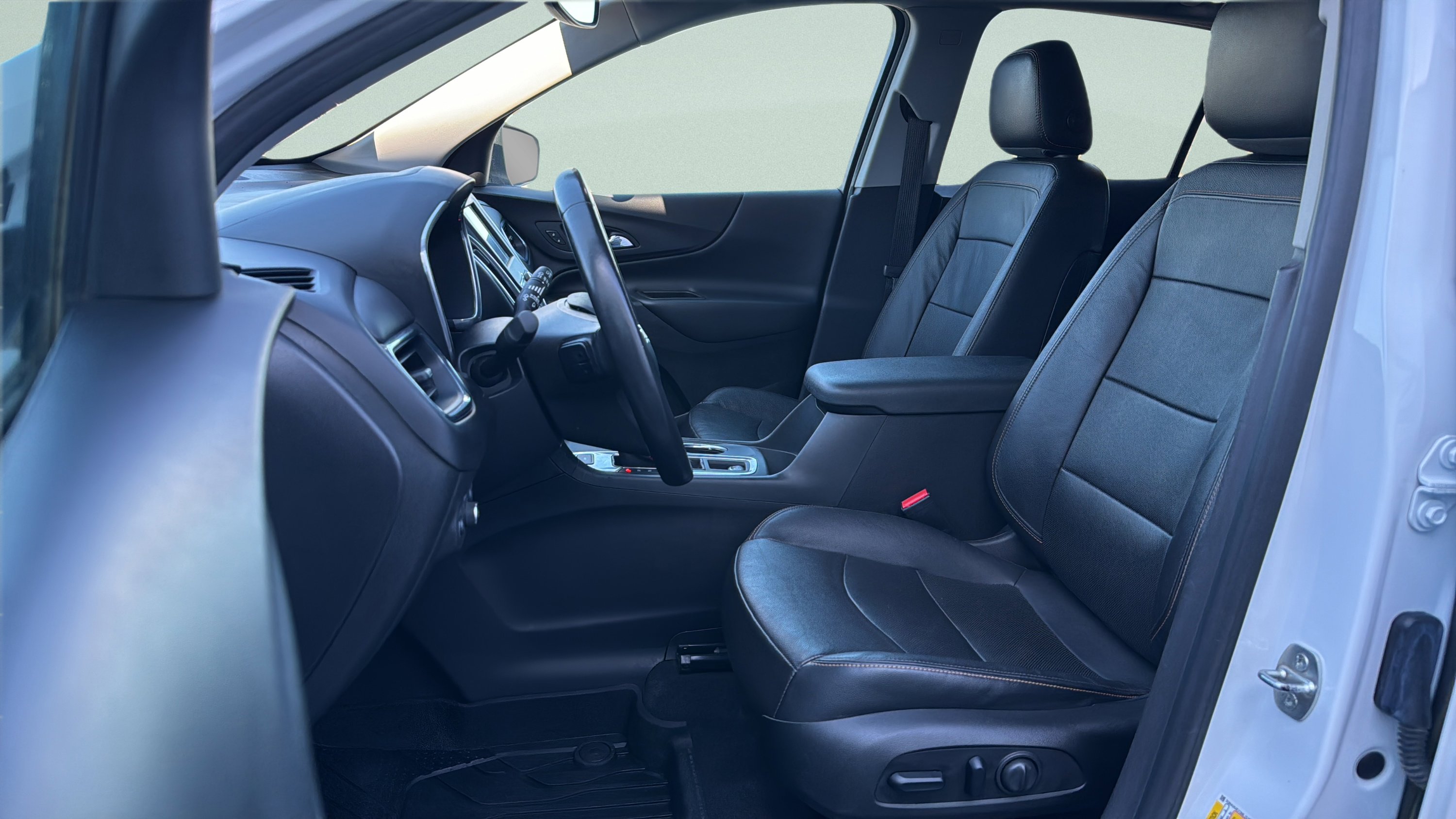 Used 2021 Chevrolet Equinox LT image 28