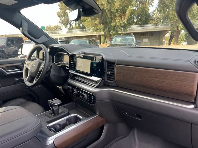 Used 2025 Chevrolet Silverado 1500 High Country w/ Midnight Edition AWD/4WD image 31