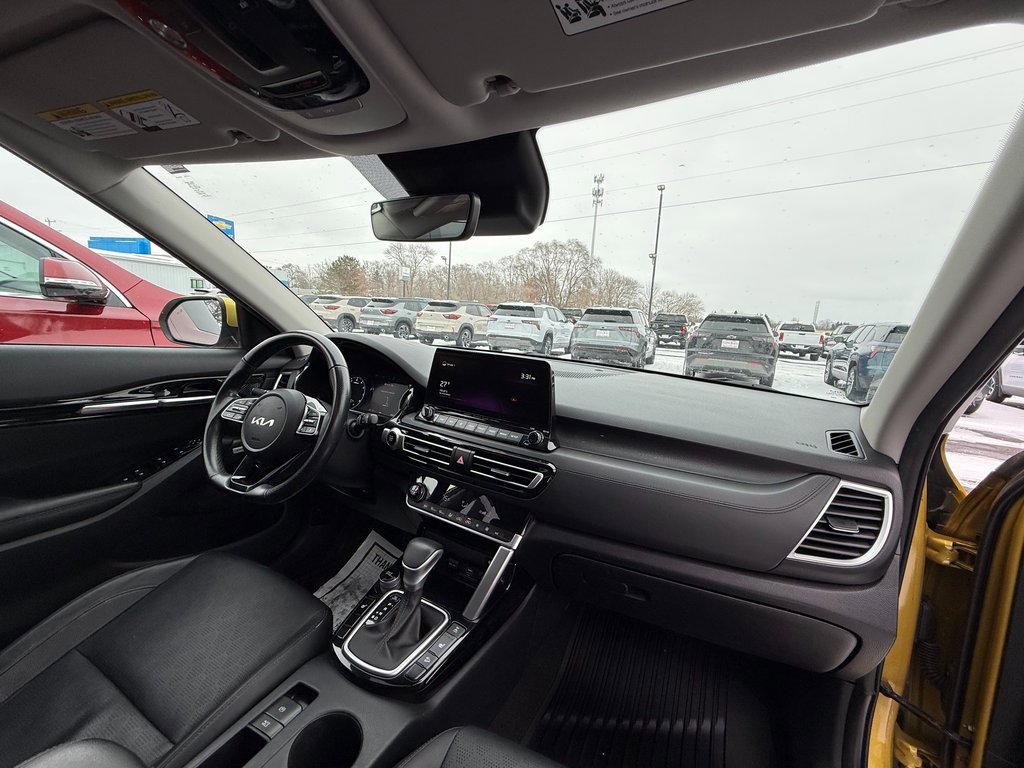 Used 2022 Kia Seltos SX w/ Sunroof Package image 31