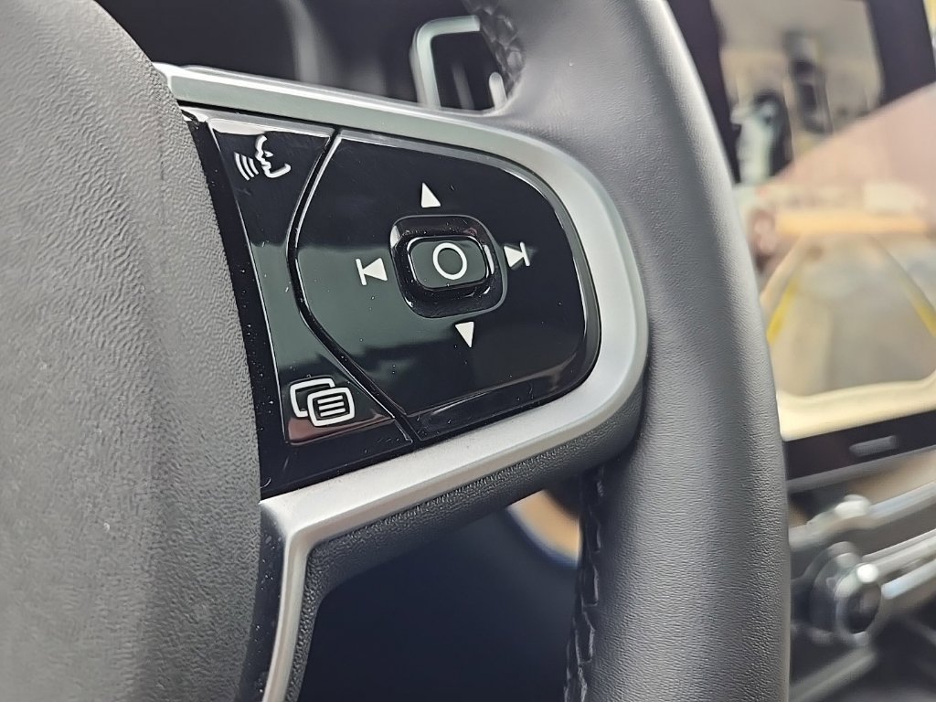 Certified 2026 Volvo XC60 B5 Plus AWD/4WD image 27