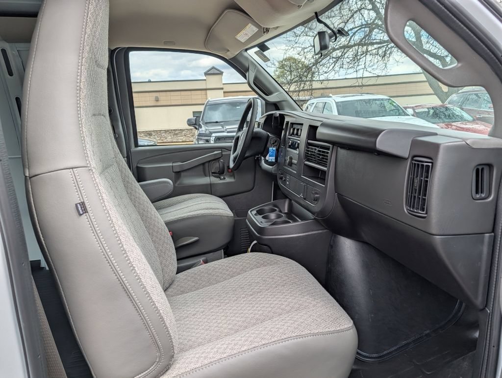 New 2026 GMC Savana 3500 Extended w/ Driver Convenience Package RWD image 21