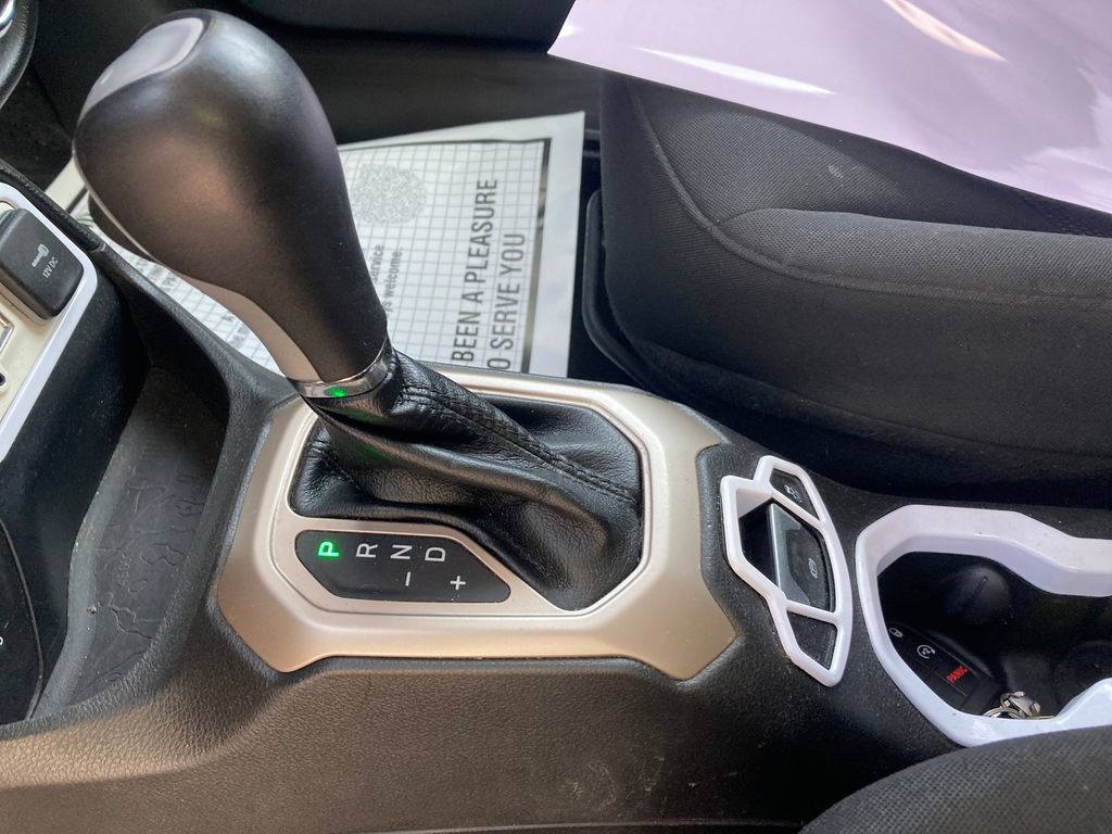 Used 2016 Jeep Renegade Latitude AWD/4WD image 30
