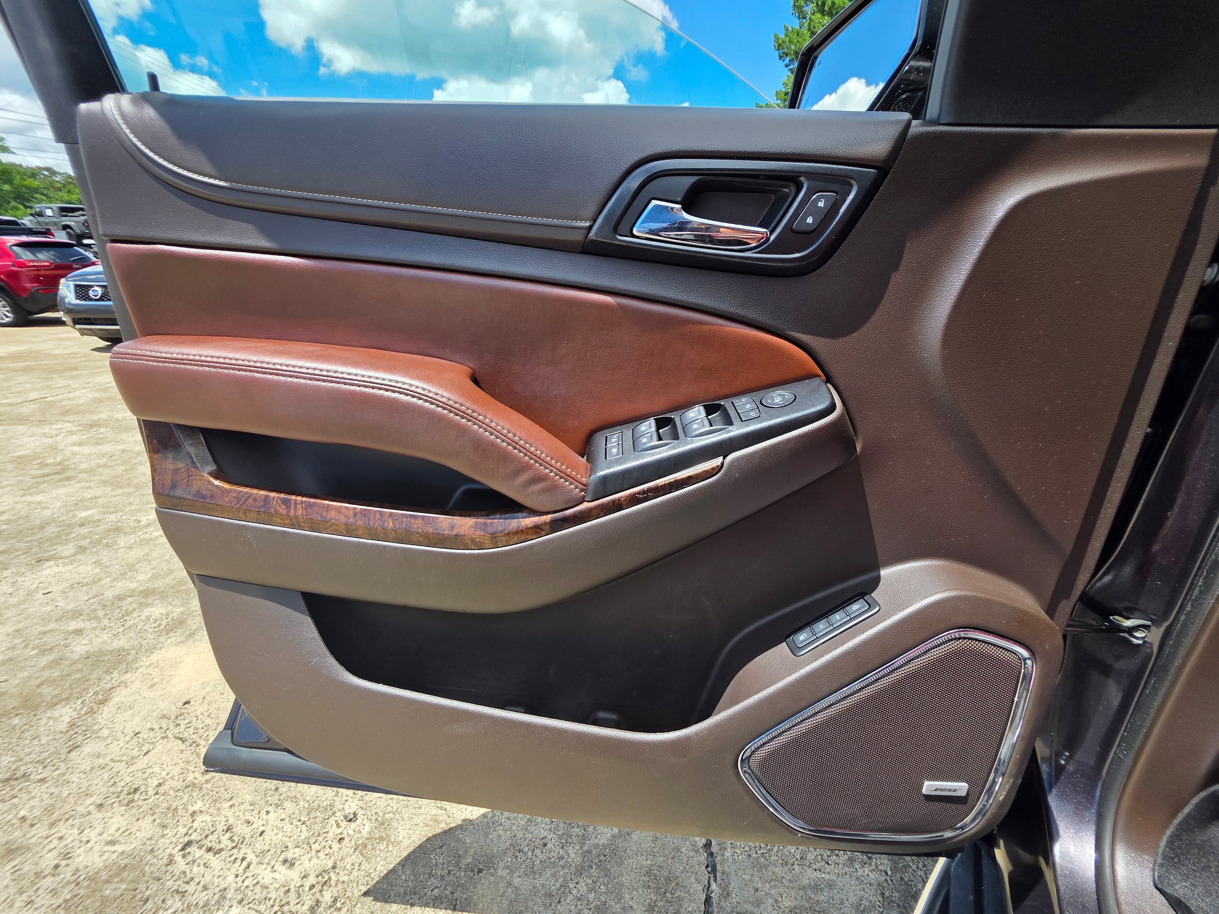 Used 2018 Chevrolet Suburban Premier AWD/4WD image 23