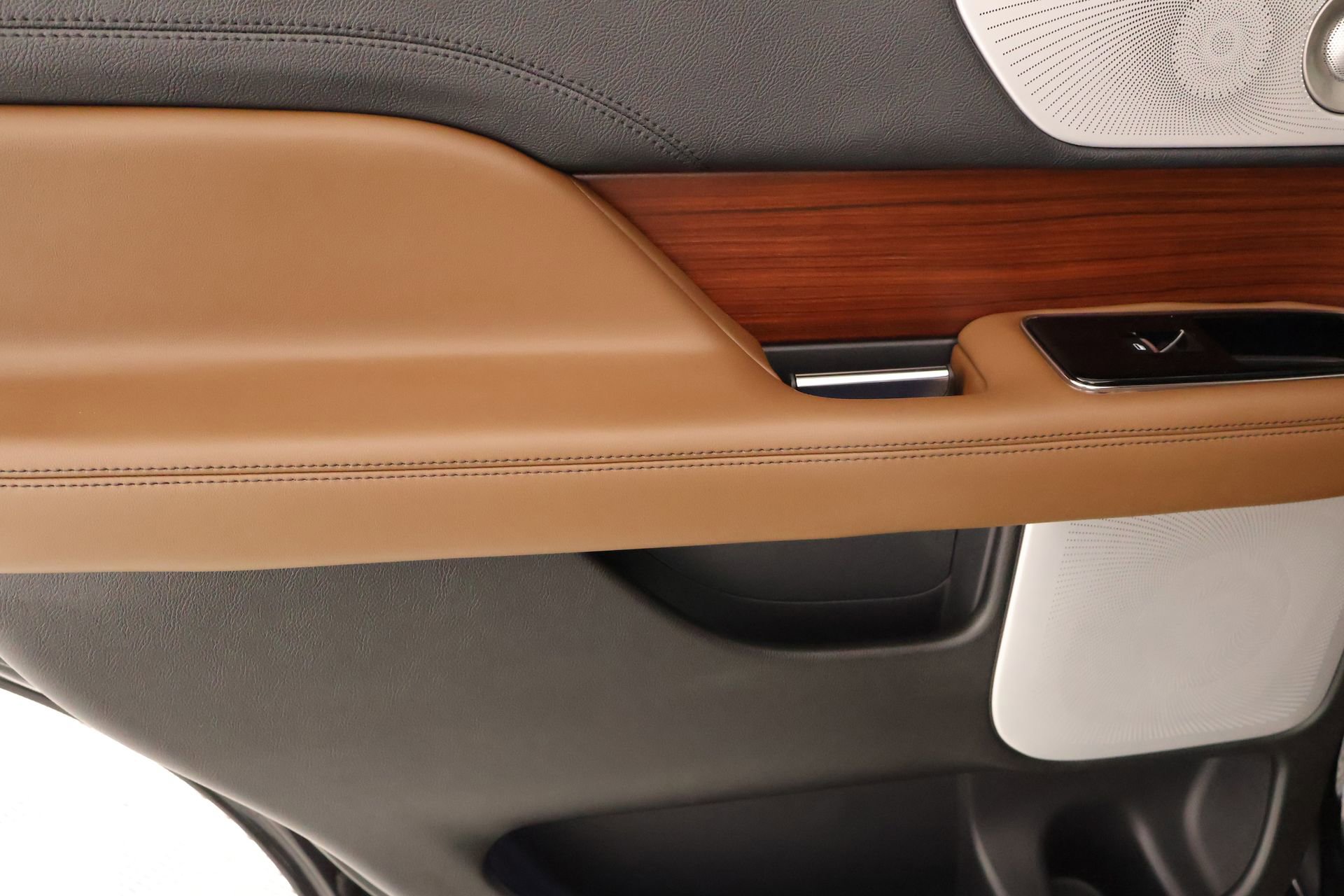 New 2026 Lincoln Navigator L Premier AWD/4WD image 19