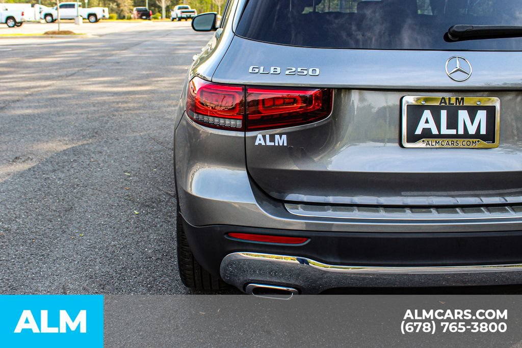Used 2022 Mercedes-Benz GLB 250 4MATIC w/ Premium Package Lite image 13
