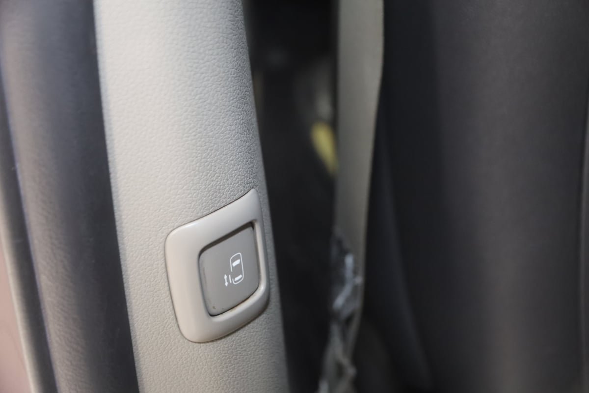 Used 2017 Kia Sedona LX w/ LX Essentials Premium Package FWD image 39