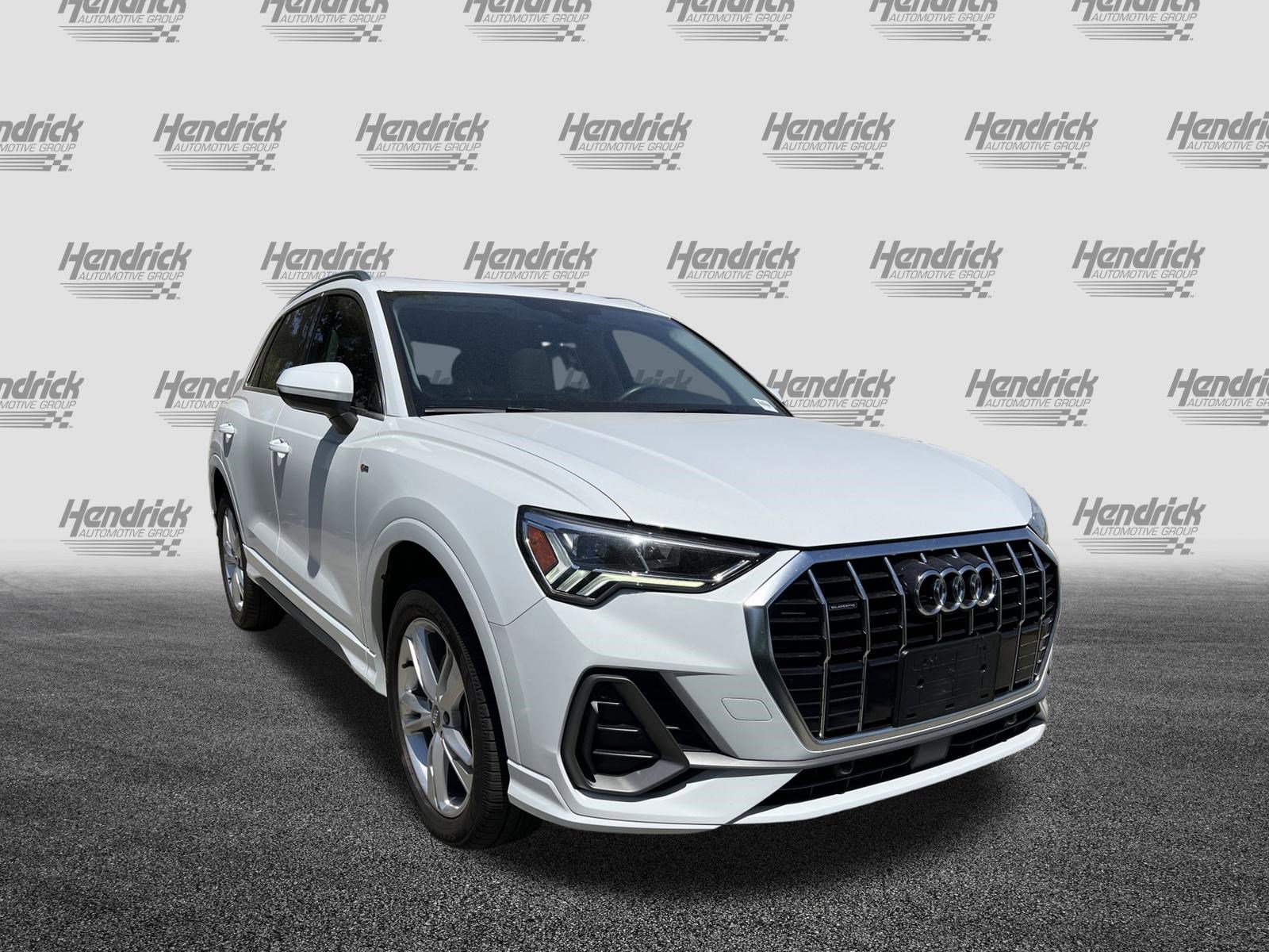 Used 2020 Audi Q3 2.0T Premium Plus AWD/4WD image 2