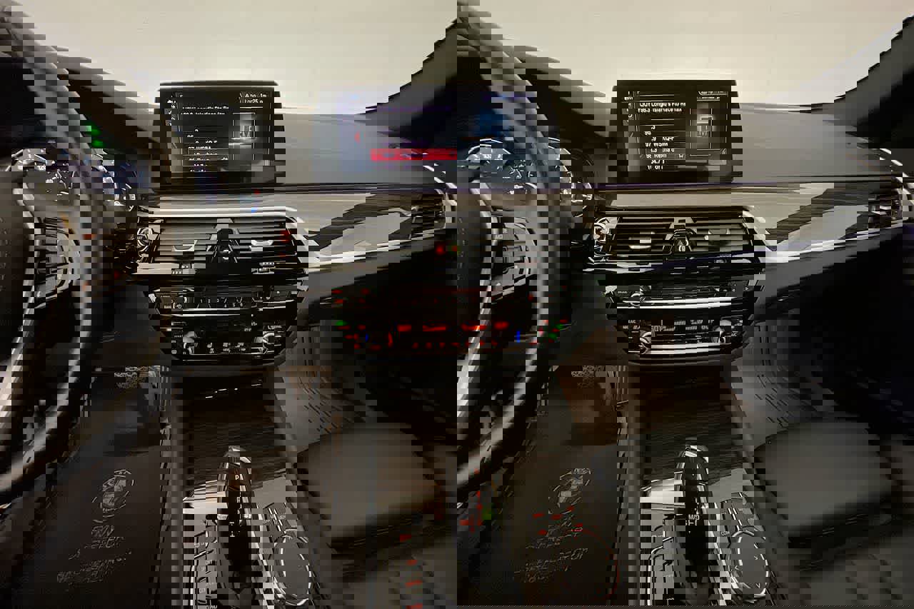 Used 2019 BMW 530i xDrive w/ Convenience Package AWD/4WD image 16