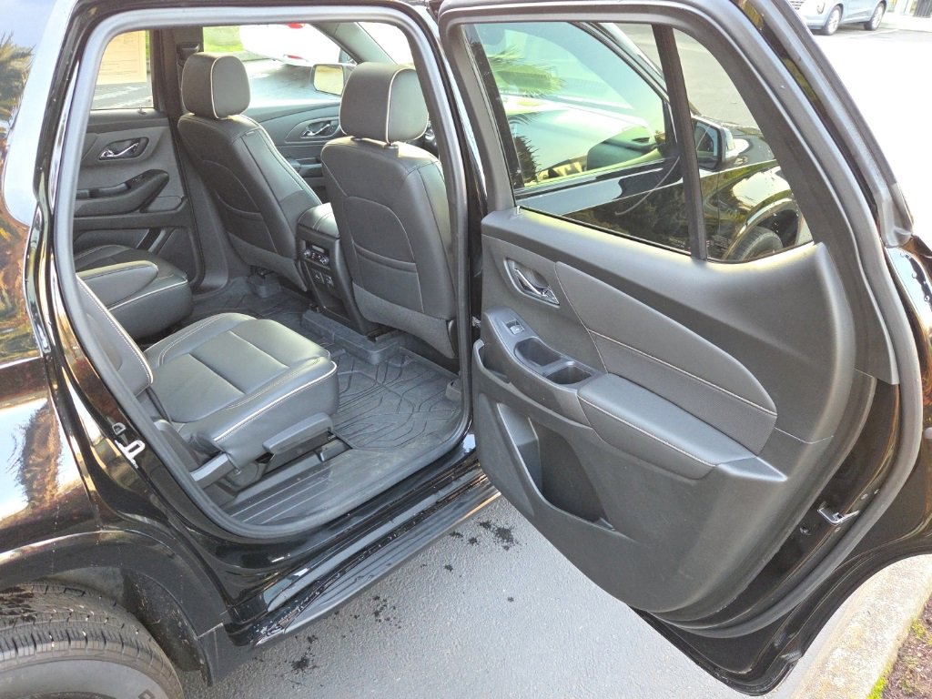 Used 2022 Chevrolet Traverse Premier w/ Redline Edition image 17